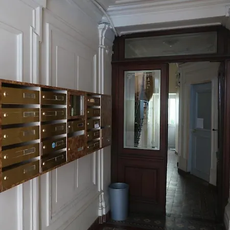 17 - Coeur Batignolles - Beau 10 M2 -110 Sqf - Etat Neuf - Calme - Idéal Personne - Single Occupancy * Parigi