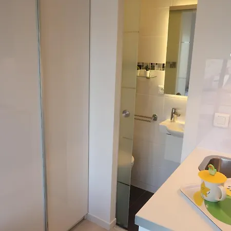 17eme - Compact 10m2 -110 Sqf - Coeur Batignolles - Ideal Solo Traveler Apartment Paris