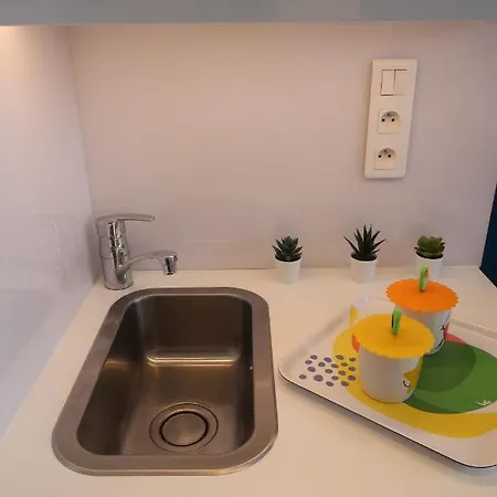 17 - Coeur Batignolles - Beau 10 M2 -110 Sqf - Etat Neuf - Calme - Ideal Personne - Single Occupancy Paris
