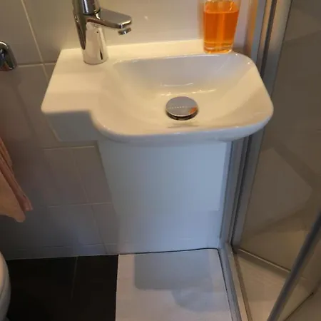 17 - Coeur Batignolles - Beau 10 M2 -110 Sqf - Etat Neuf - Calme - Idéal Personne - Single Occupancy Appartamento Parigi