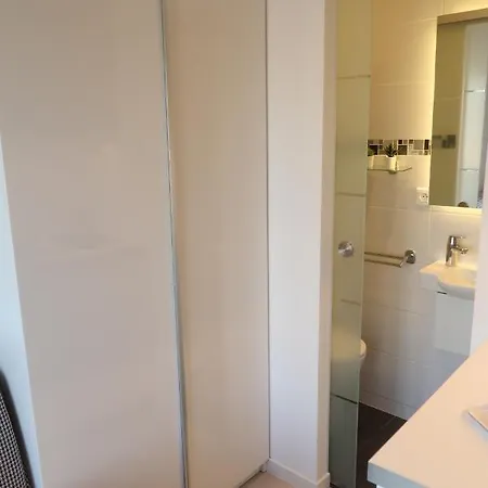 Apartment 17 - Coeur Batignolles - Beau 10 M2 -110 Sqf - Etat Neuf - Calme - Ideal Personne - Single Occupancy