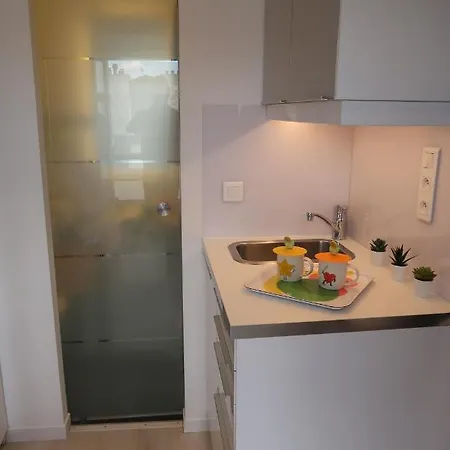 17 - Coeur Batignolles - Beau 10 M2 -110 Sqf - Etat Neuf - Calme - Idéal Personne - Single Occupancy *