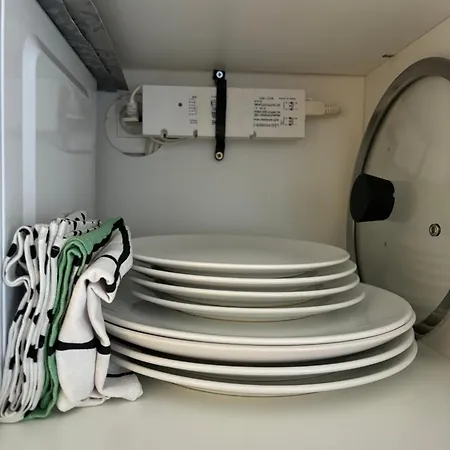 Appartamento 17 - Compact 10m2 -110 Sqf - Coeur Batignolles - Entièrement Rénové - Vue Toits - Idéal Solo Traveler Parigi