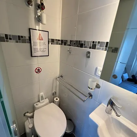 17 - Coeur Batignolles - Beau 10 M2 -110 Sqf - Etat Neuf - Calme - Idéal Personne - Single Occupancy Appartamento