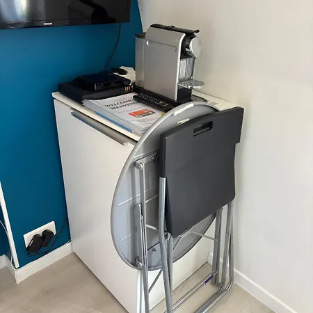 17 - Coeur Batignolles - Beau 10 M2 -110 Sqf - Etat Neuf - Calme - Ideal Personne - Single Occupancy Apartment *