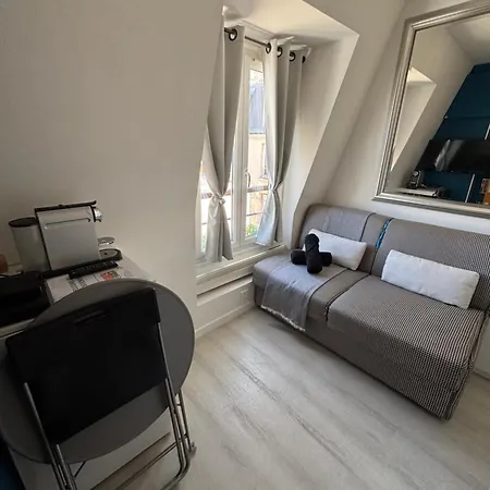 17 - Coeur Batignolles - Beau 10 M2 -110 Sqf - Etat Neuf - Calme - Idéal Personne - Single Occupancy * Parigi