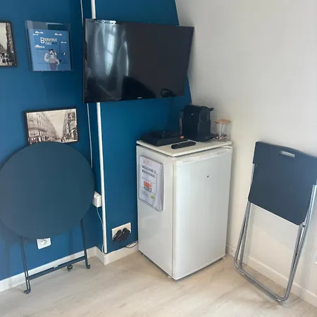 17eme - Compact 10m2 -110 Sqf - Coeur Batignolles - Ideal Solo Traveler Apartment