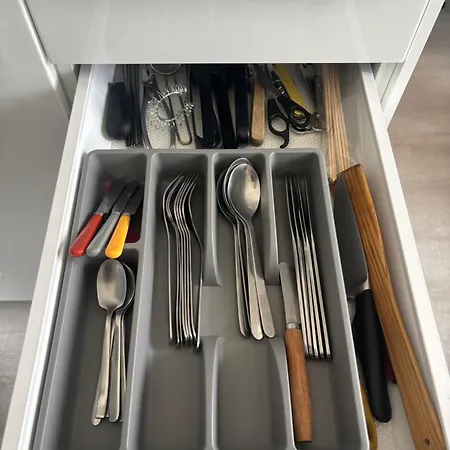 Appartamento 17 - Compact 10m2 -110 Sqf - Coeur Batignolles - Entièrement Rénové - Vue Toits - Idéal Solo Traveler