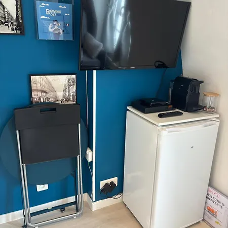 17eme - Compact 10m2 -110 Sqf - Coeur Batignolles - Ideal Solo Traveler Apartment Paris