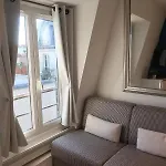 17eme - Compact 10m2 -110 Sqf - Coeur Batignolles - Ideal Solo Traveler