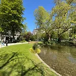 17eme - Compact 10m2 -110 Sqf - Coeur Batignolles - Ideal Solo Traveler