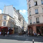 17eme - Compact 10m2 -110 Sqf - Coeur Batignolles - Ideal Solo Traveler *