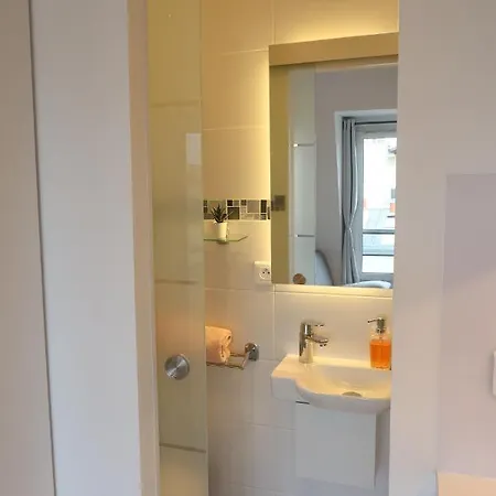 - Coeur Batignolles - Studette 10 M2 - Neuf *
